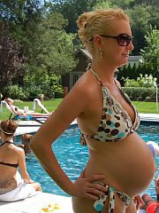 Photo 6, Pregnant women posing