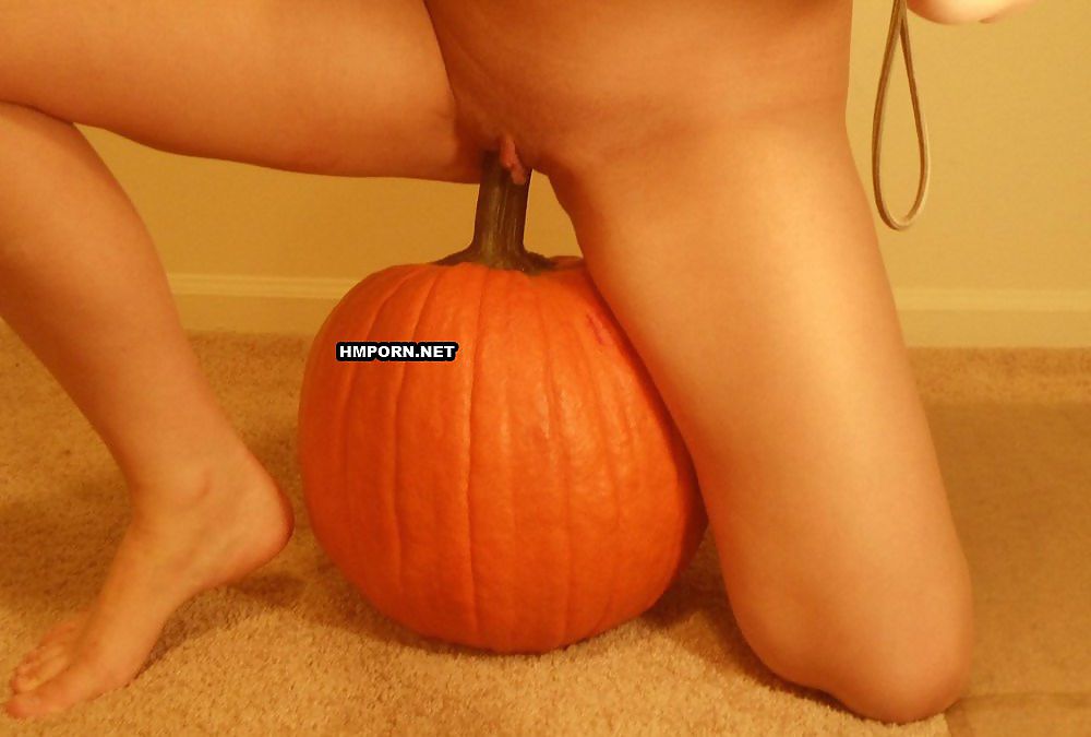 Emo babe drilled a pumpkin on Helloween and took homemade sex pictures of t...