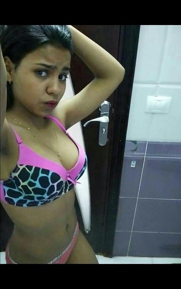 Indian gf naked selfie (Indian College Girls