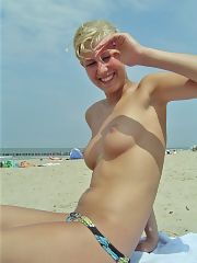 Photo 4, Nudist beach babes