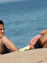 Photo 4, Nudist babes sunbathing