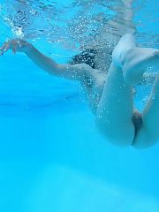 Photo 7, Nude women swimming