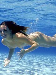 Photo 7, Naked babes swimming