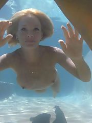 Photo 17, Naked babes swimming
