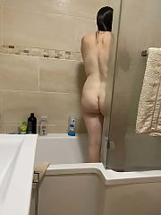 Photo 3, Gf in the shower