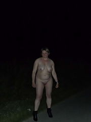 Photo 24, Severine naked outside